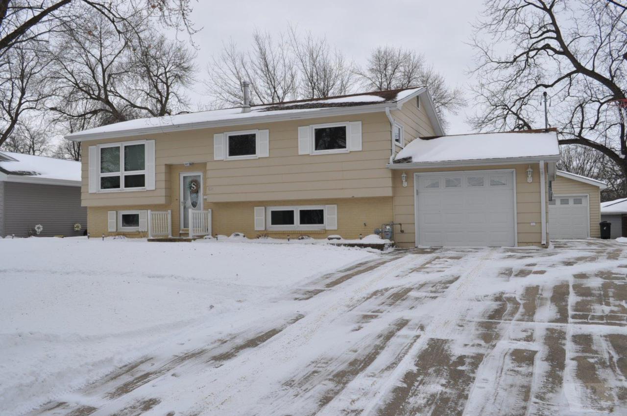 821 10th Street - Photo 1