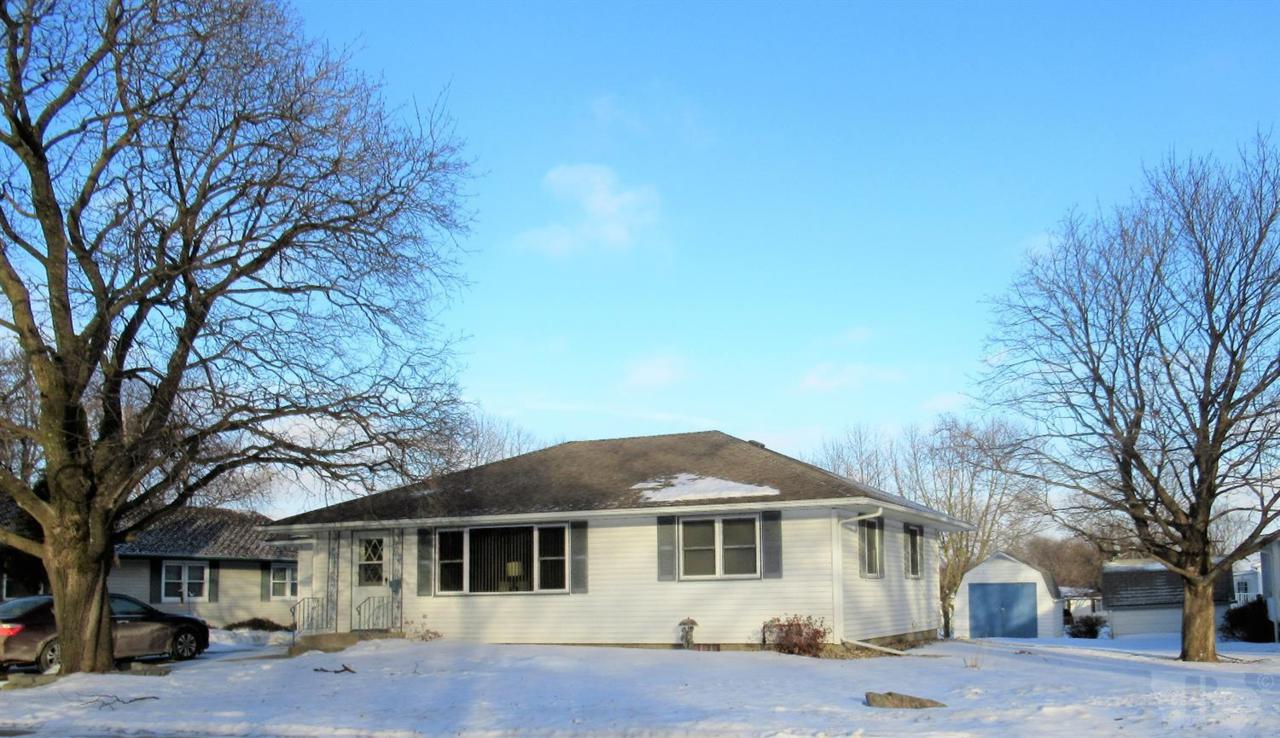 304 Lincoln Street - Photo 1