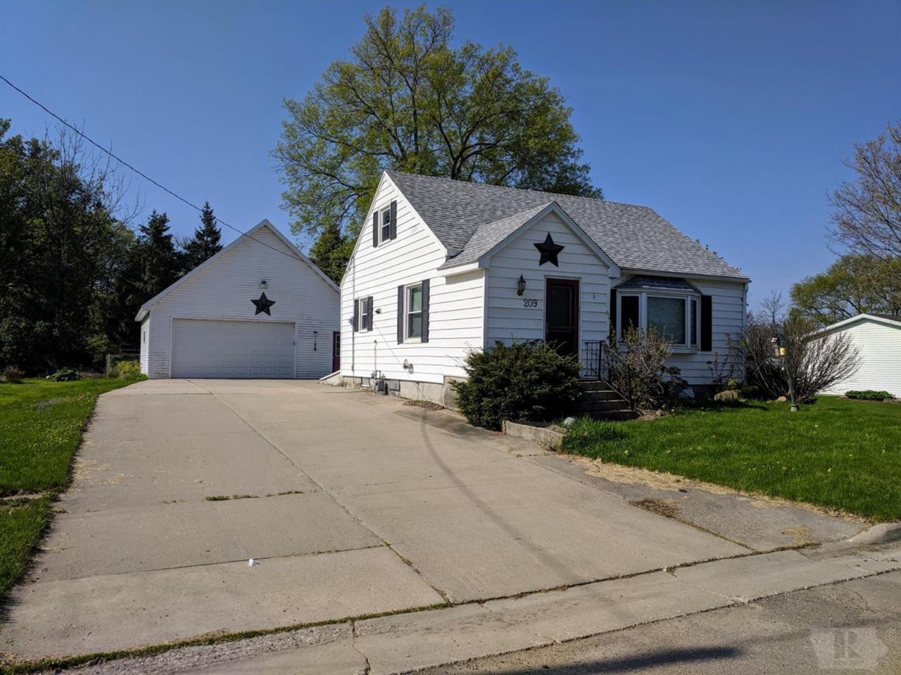 209 4th Street - Photo 1
