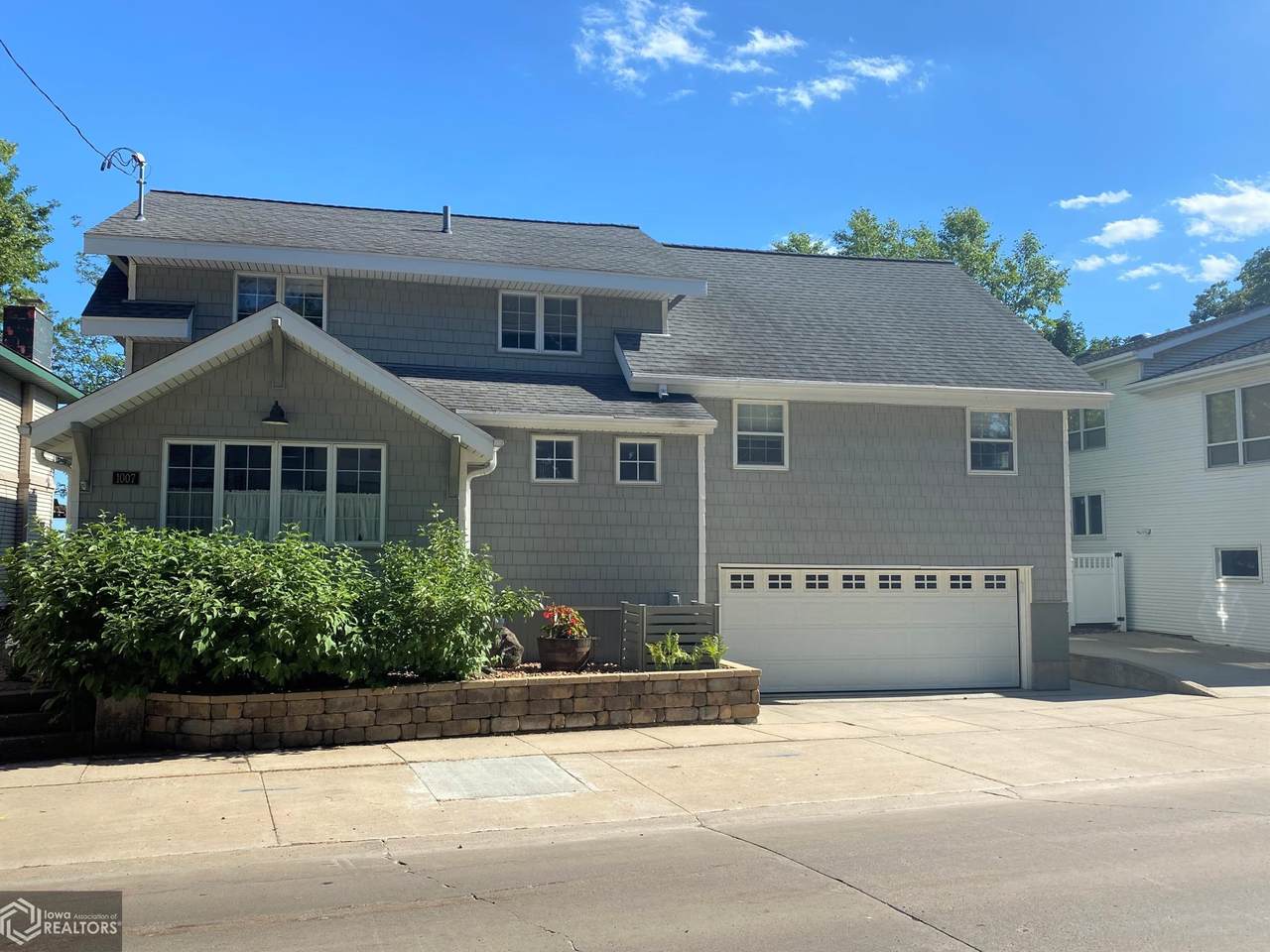 1007 Shore Drive - Photo 1