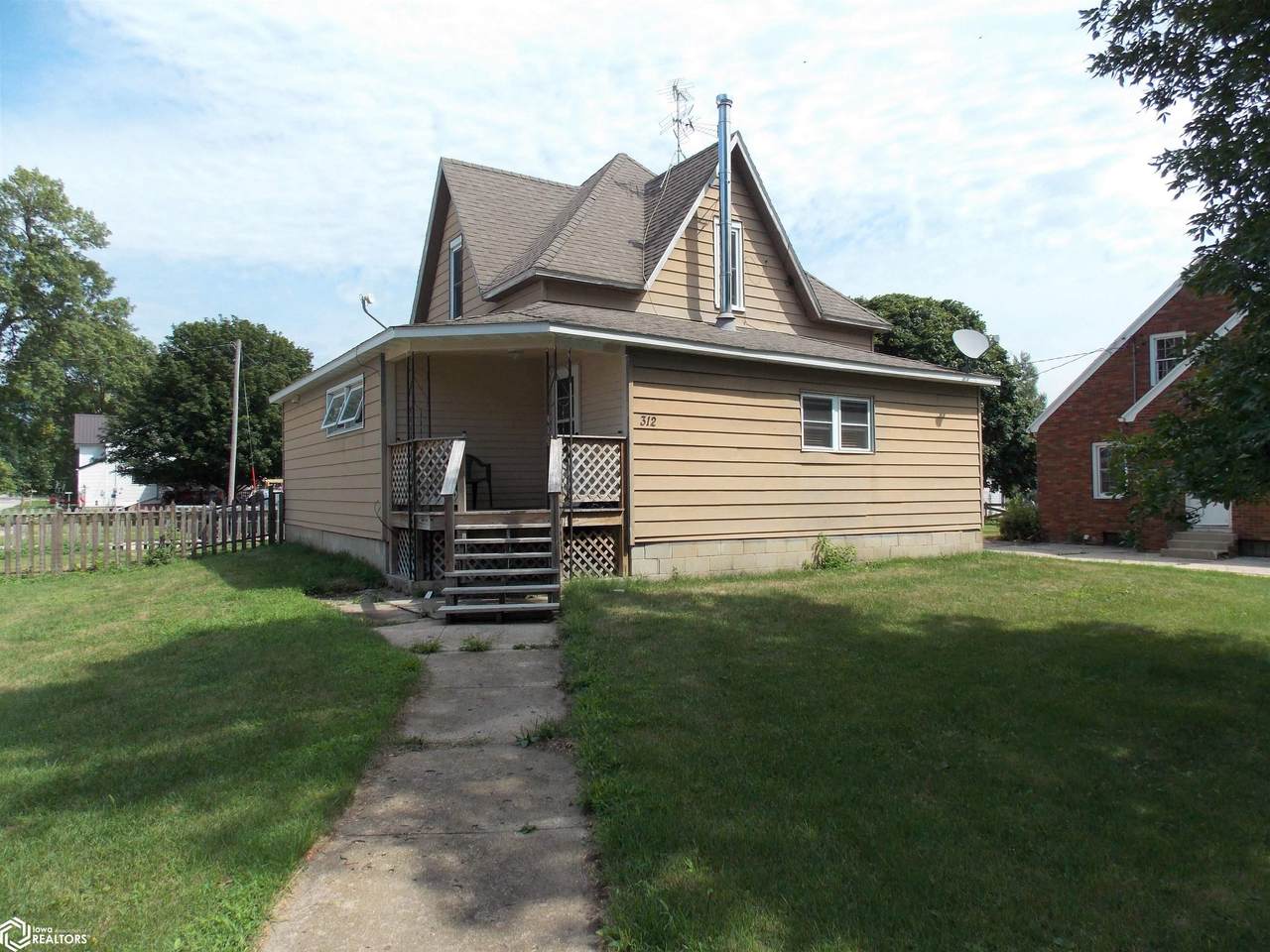 312 Maple Street - Photo 1