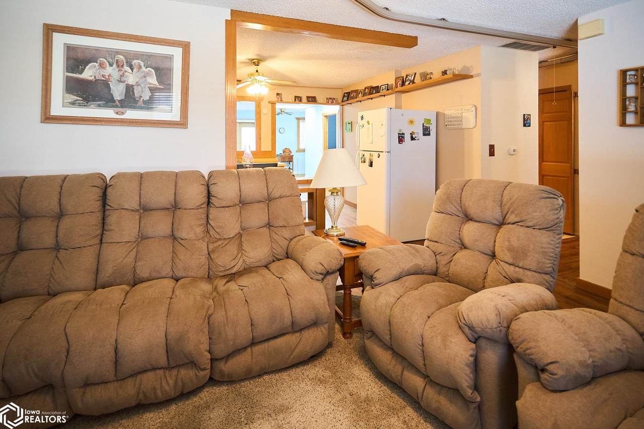 1009 N 8th St W - Photo 1