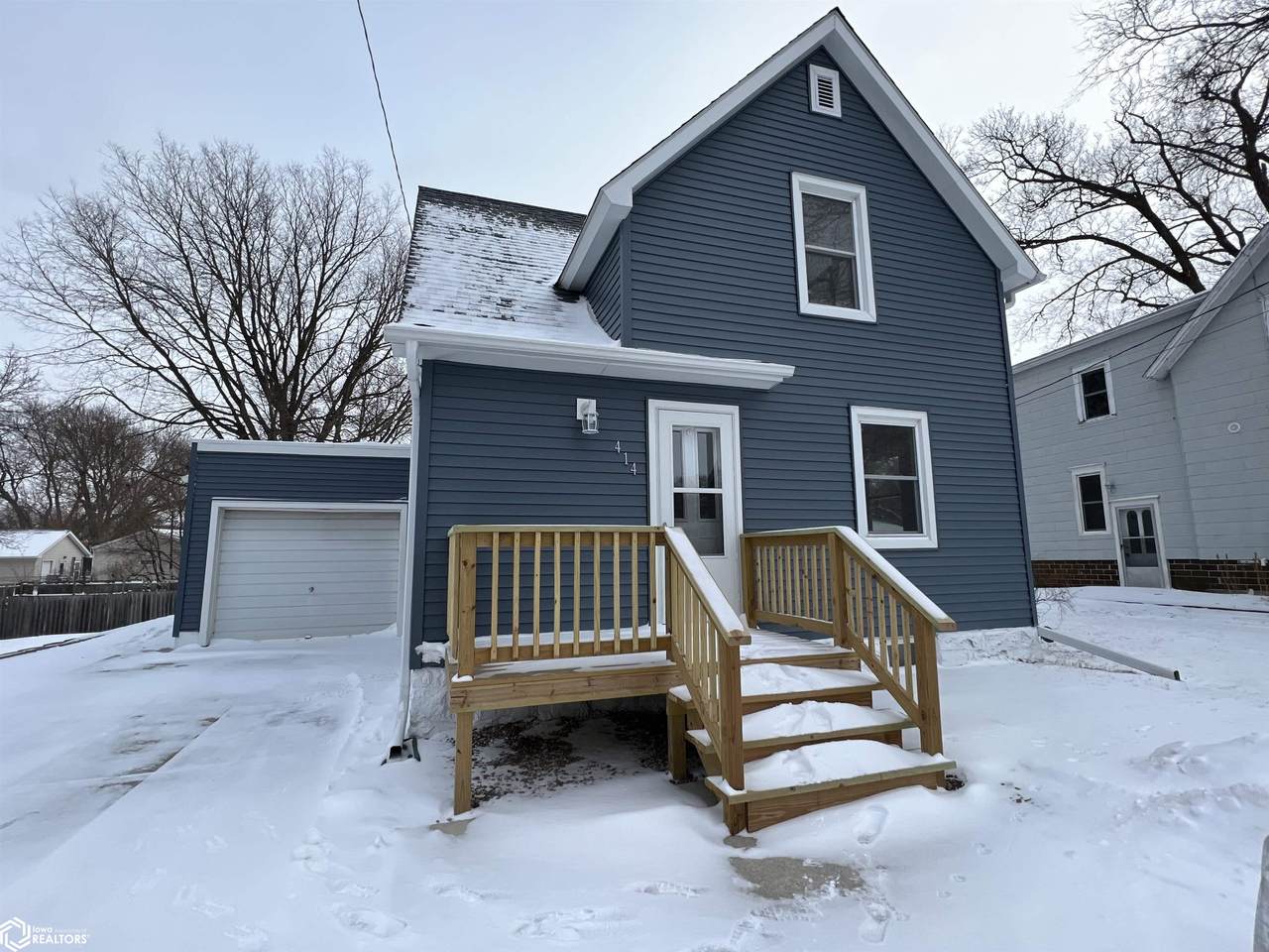 414 8th St - Photo 1