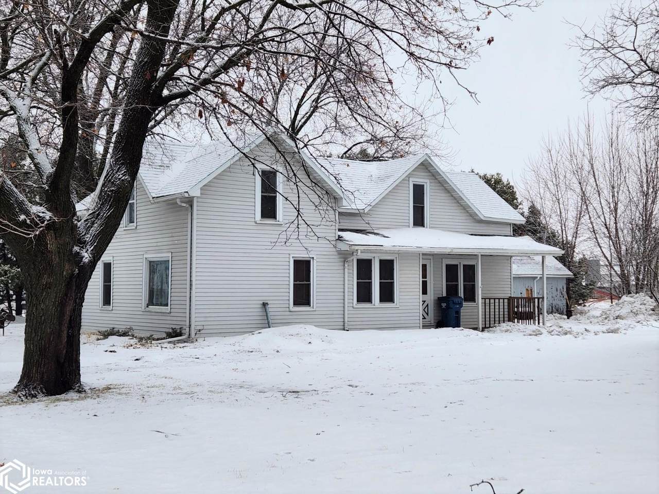 207 4th Street - Photo 1