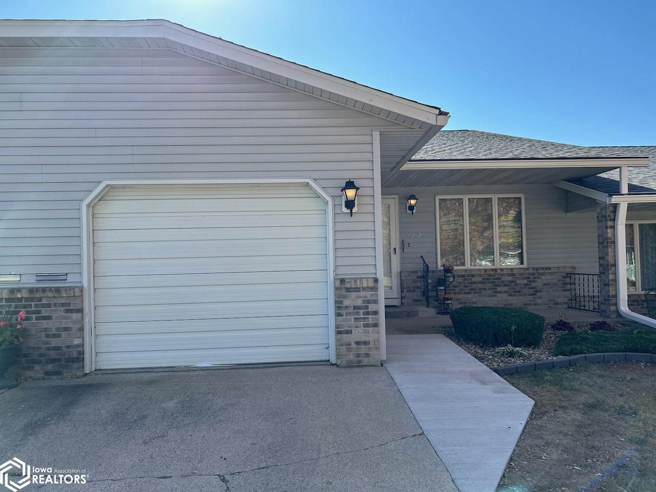 212 L Street - Photo 1