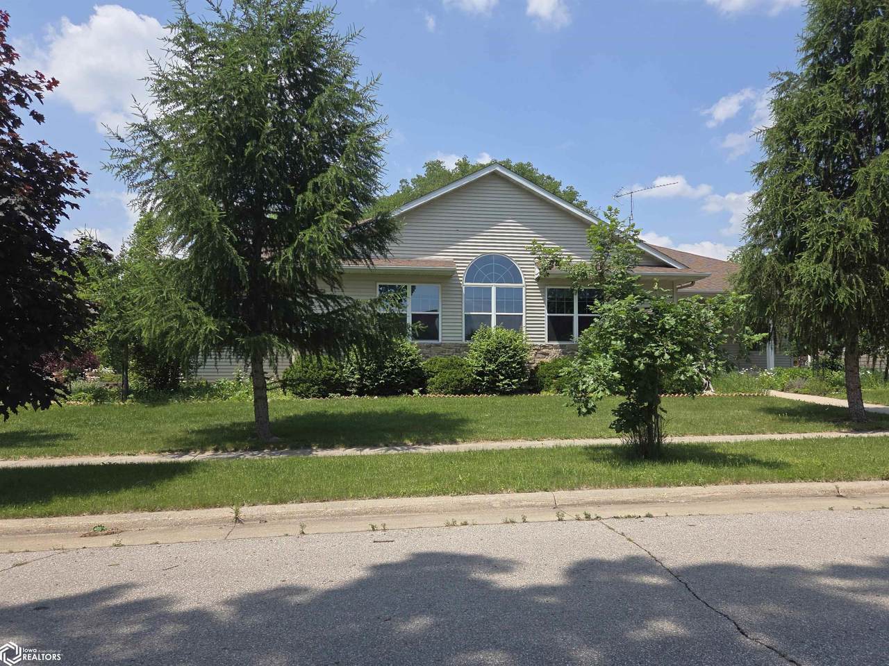 1109 10th Place - Photo 1