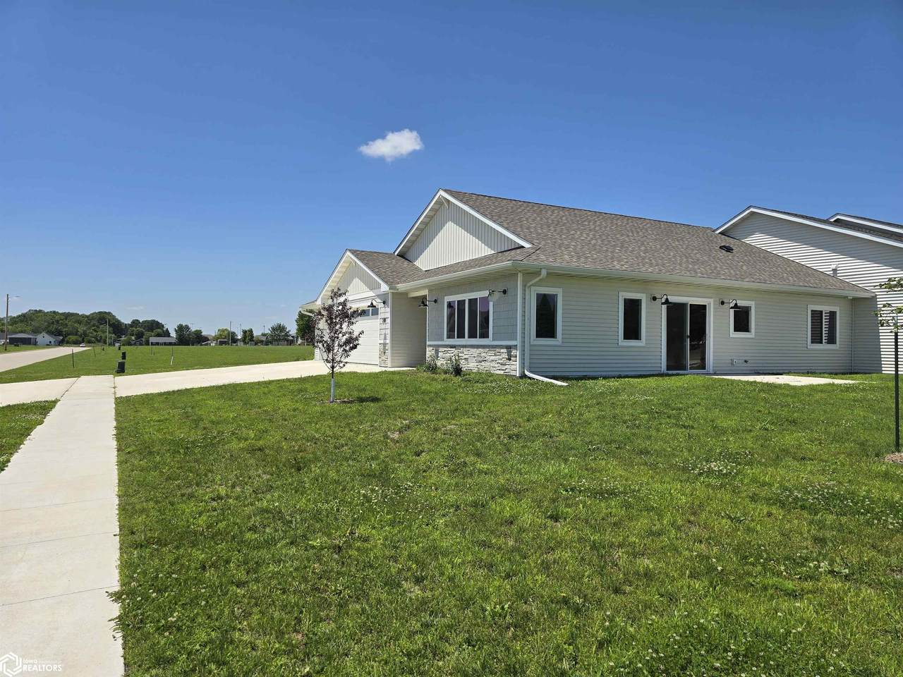 290 Fuller Drive - Photo 1