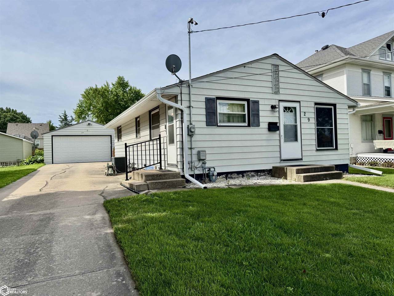 29 20th St Se - Photo 1