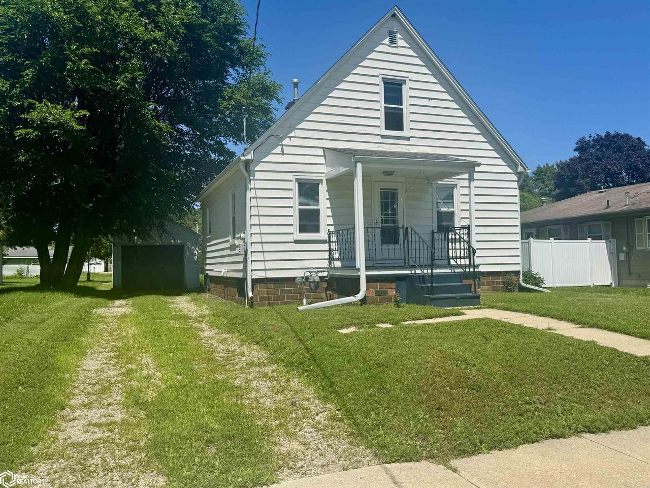 706 15th Street Se - Photo 1