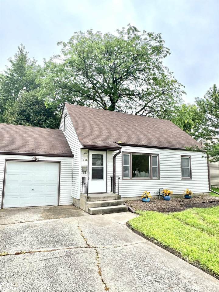 1538 Hampshire Avenue - Photo 1