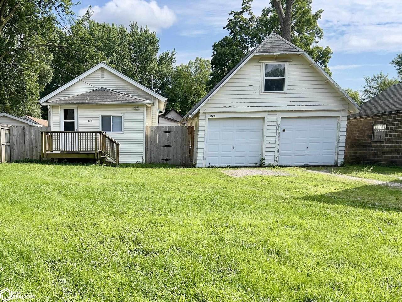 225 20th Street - Photo 1