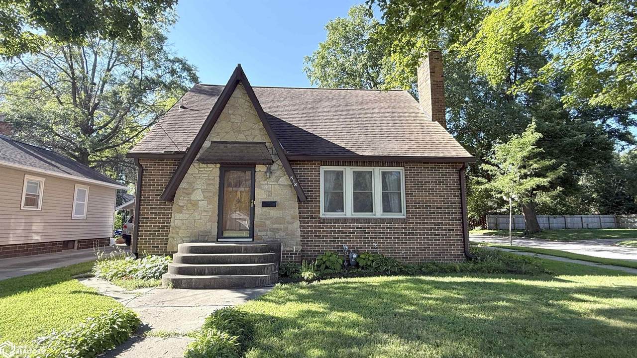 210 Crescent Drive - Photo 1