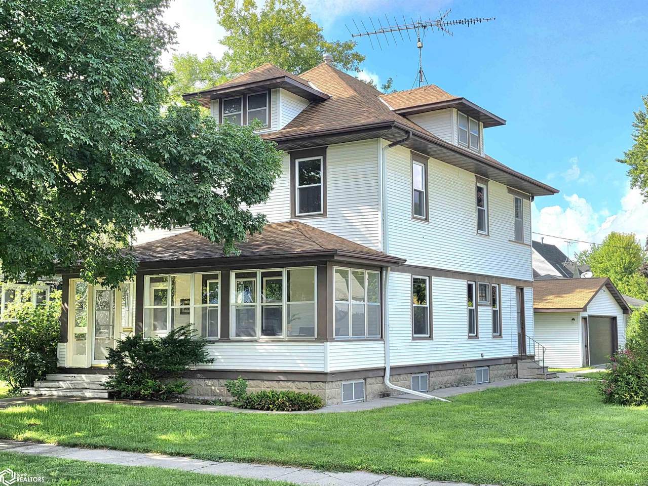 1206 2nd Avenue - Photo 1