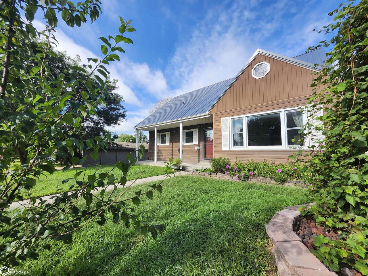 806 Forest Drive - Photo 1