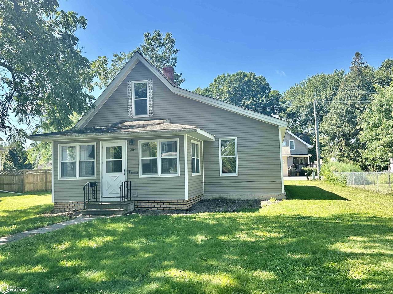 204 9th St - Photo 1