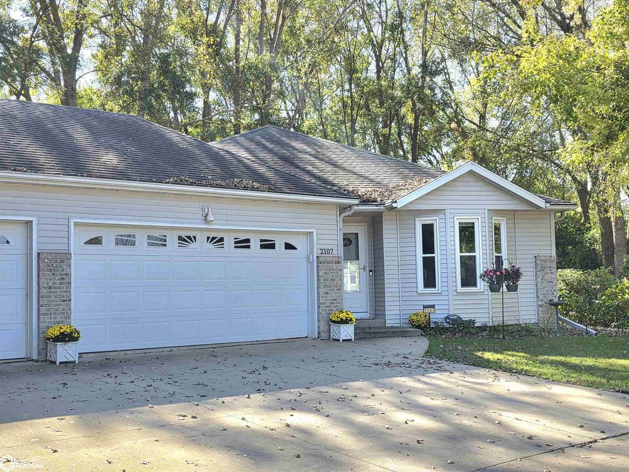 2107 Springview Drive - Photo 1