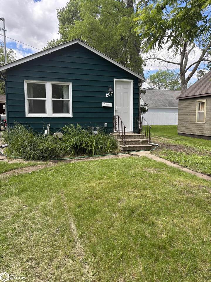 207 10th Street - Photo 1