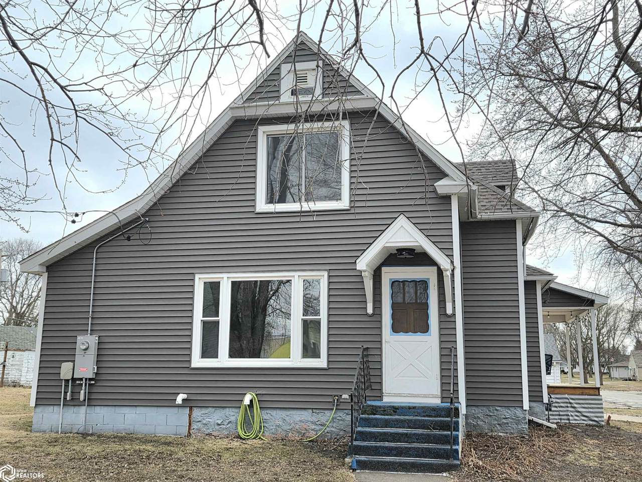 495 W 5th St - Photo 1