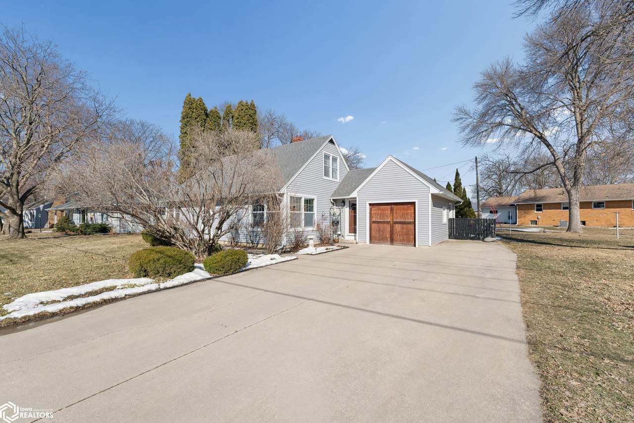 704 Shore Drive - Photo 1