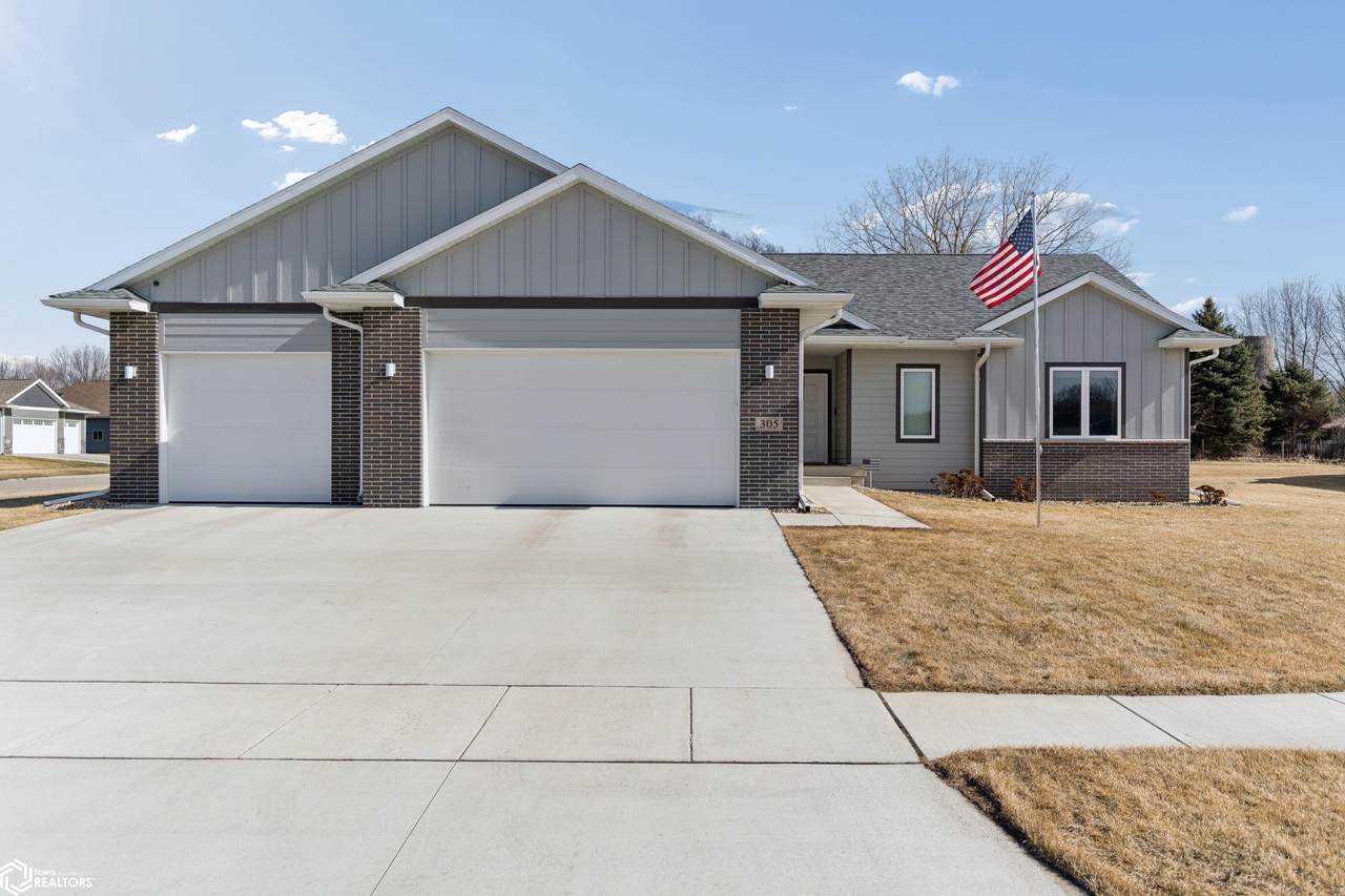 305 12th Avenue - Photo 1