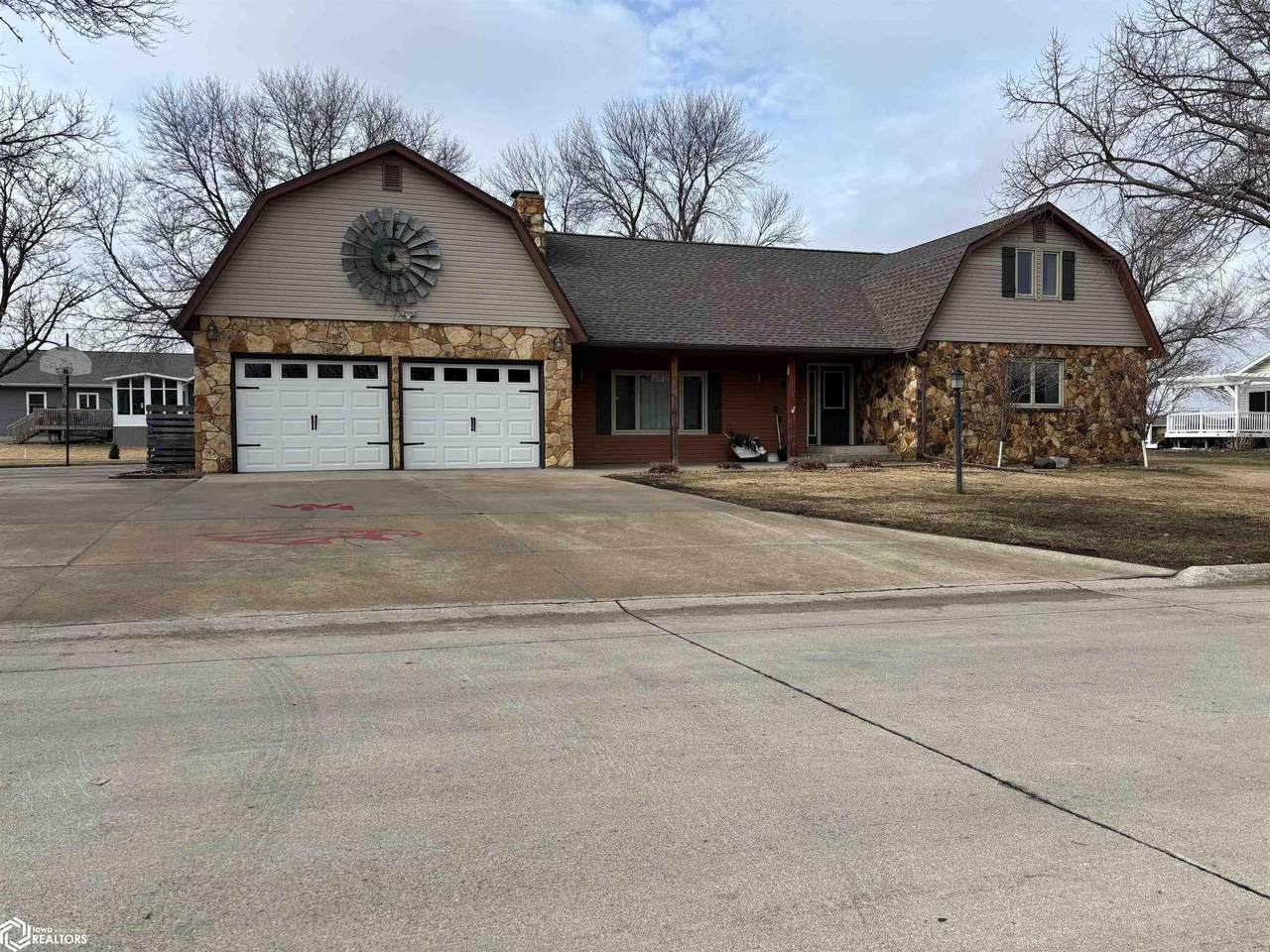 902 Golfview Avenue - Photo 1