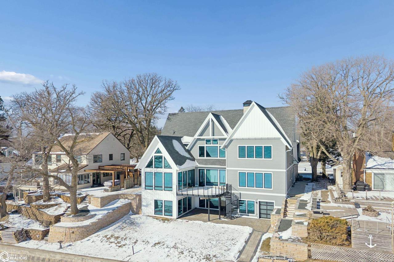 1811 Shore Drive - Photo 1