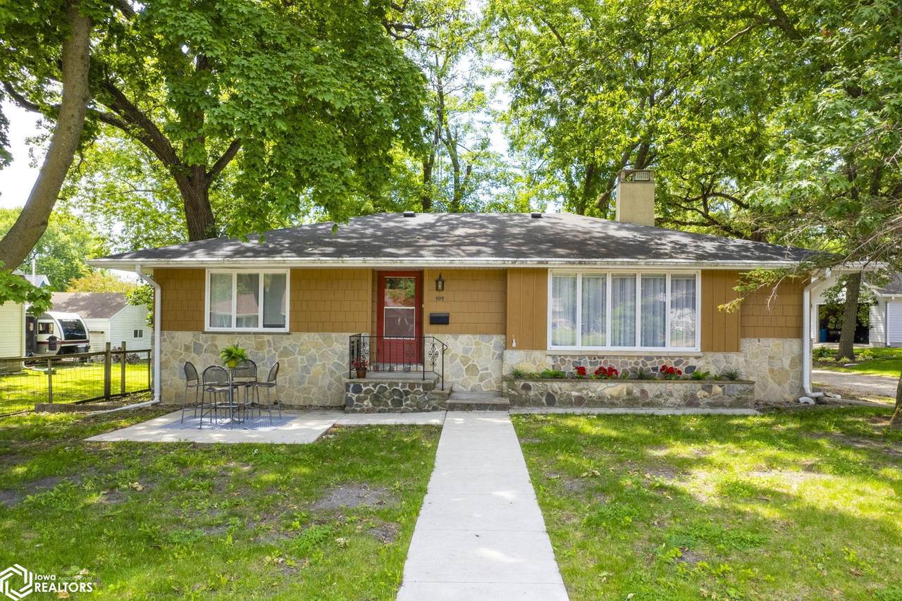 909 Main Avenue - Photo 1