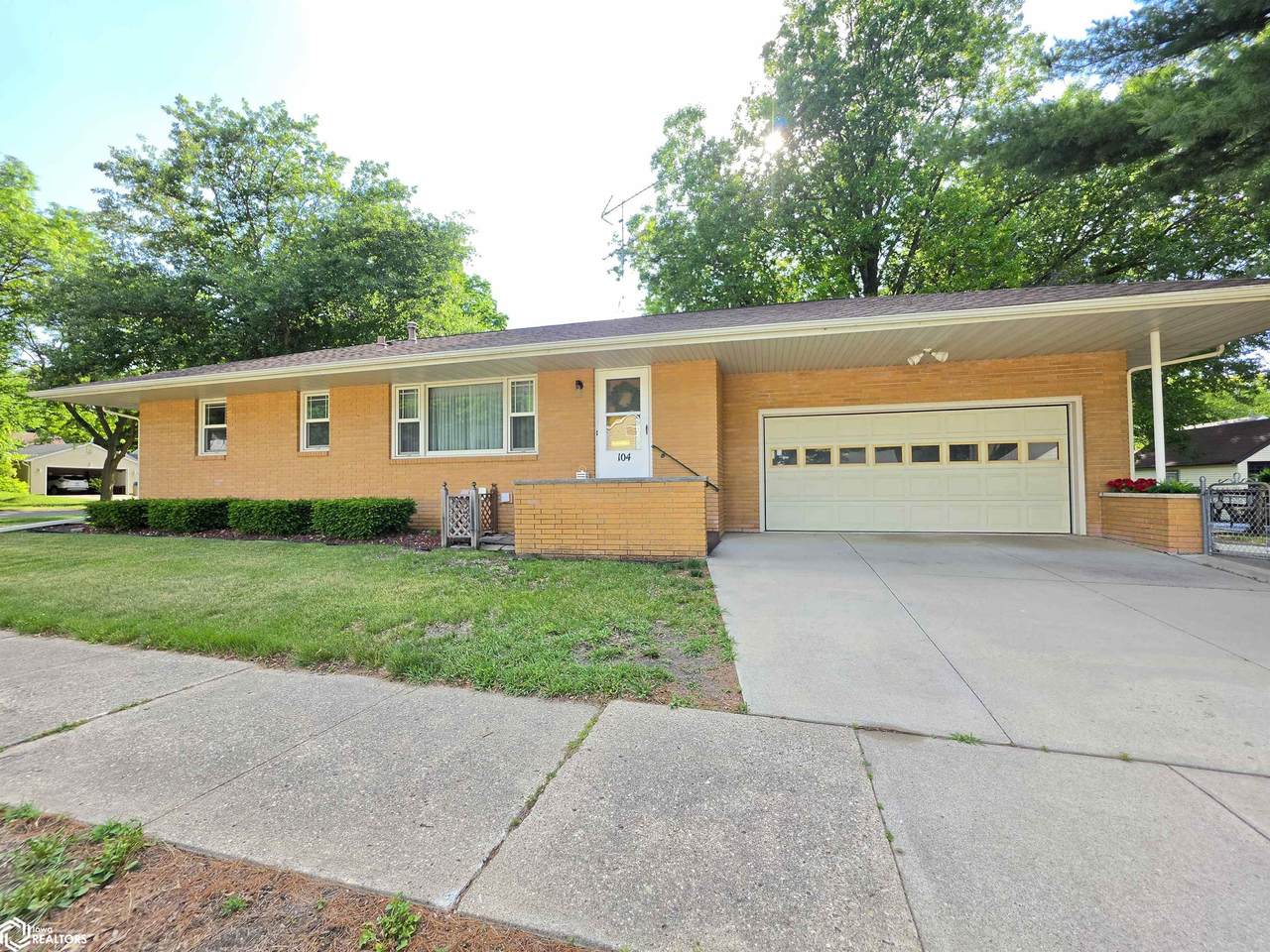 104 N Taylor Ave - Photo 1