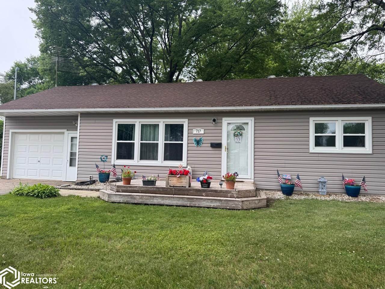 717 12th Street - Photo 1