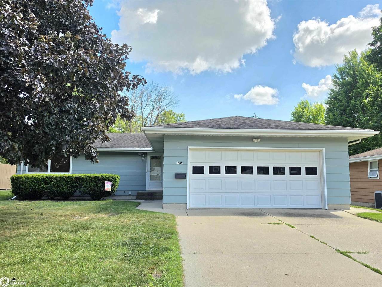 1009 Manor Drive - Photo 1