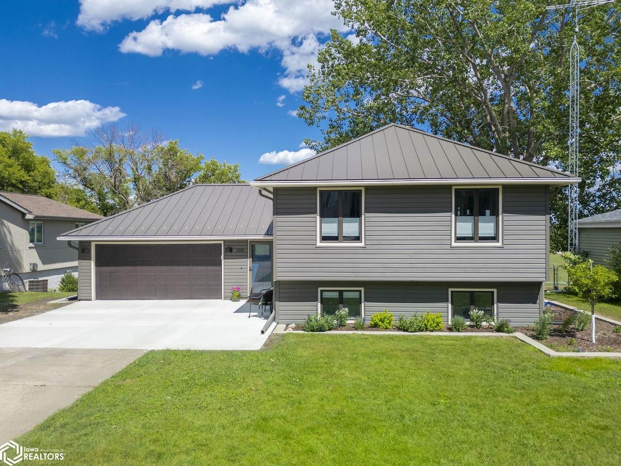 908 15th Street - Photo 1