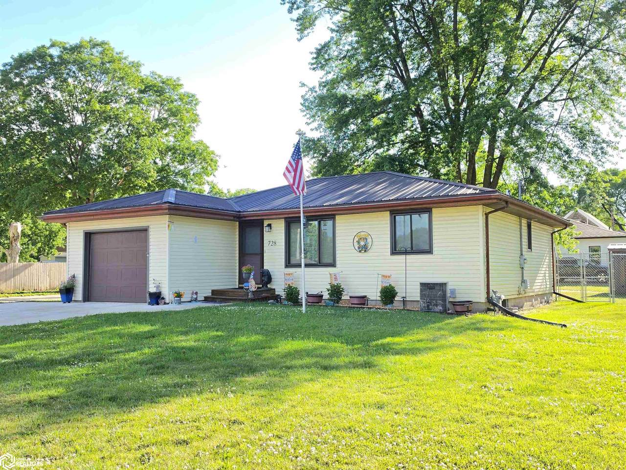 728 Harrison Ave - Photo 1