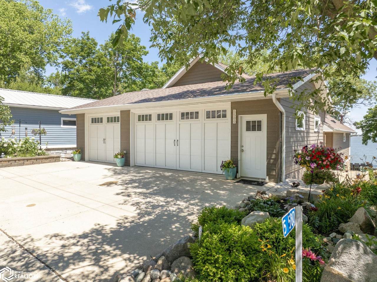 5500 Lakeview Dr - Photo 1