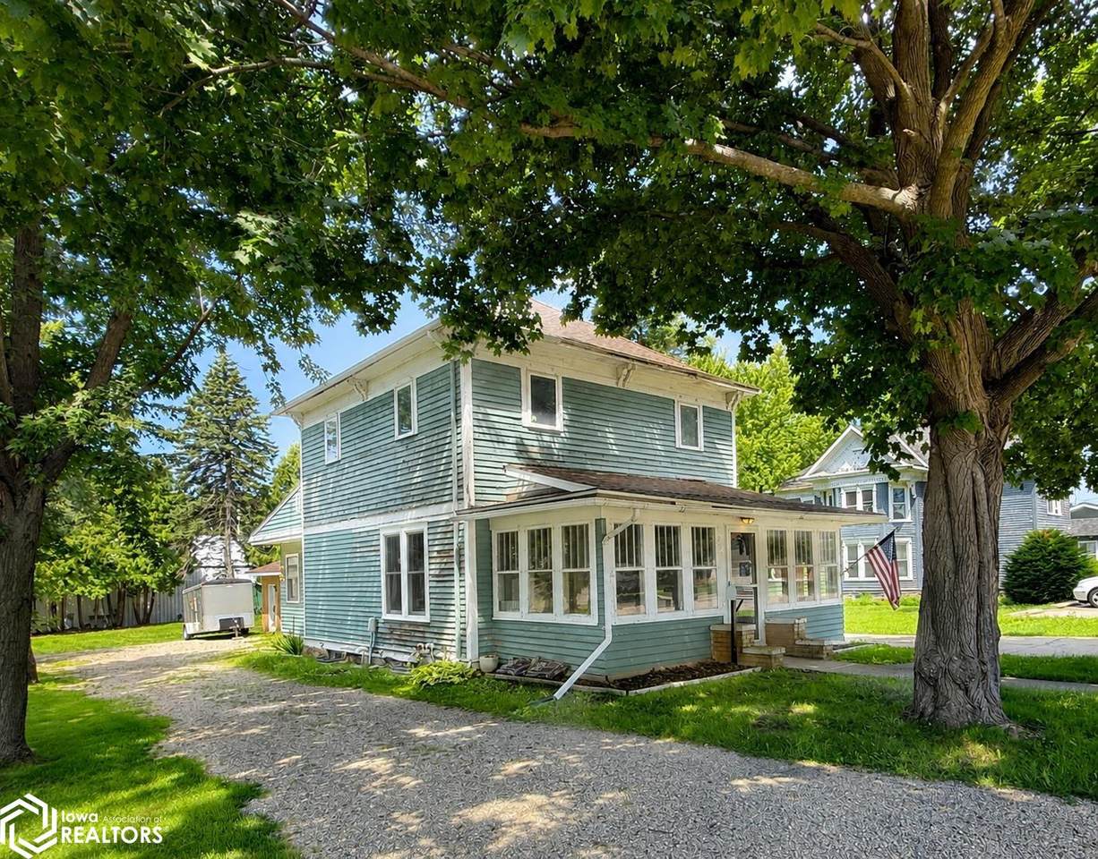 208 Lake St - Photo 1