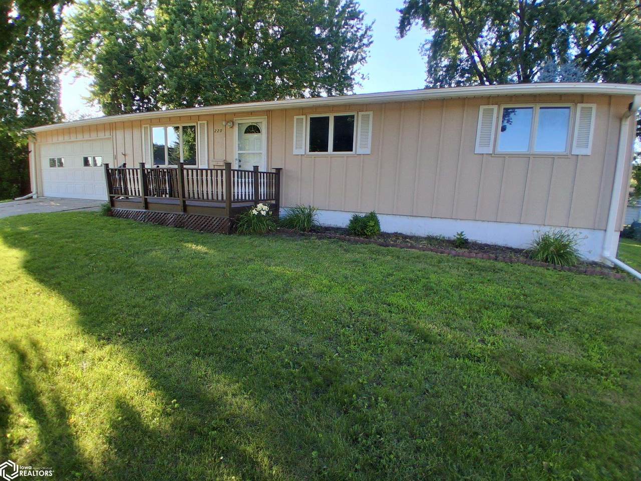 220 Main St - Photo 1