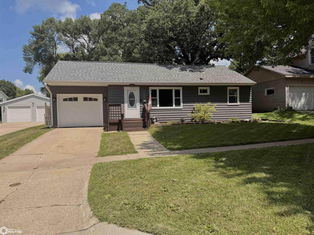 906 2nd Avenue - Photo 1