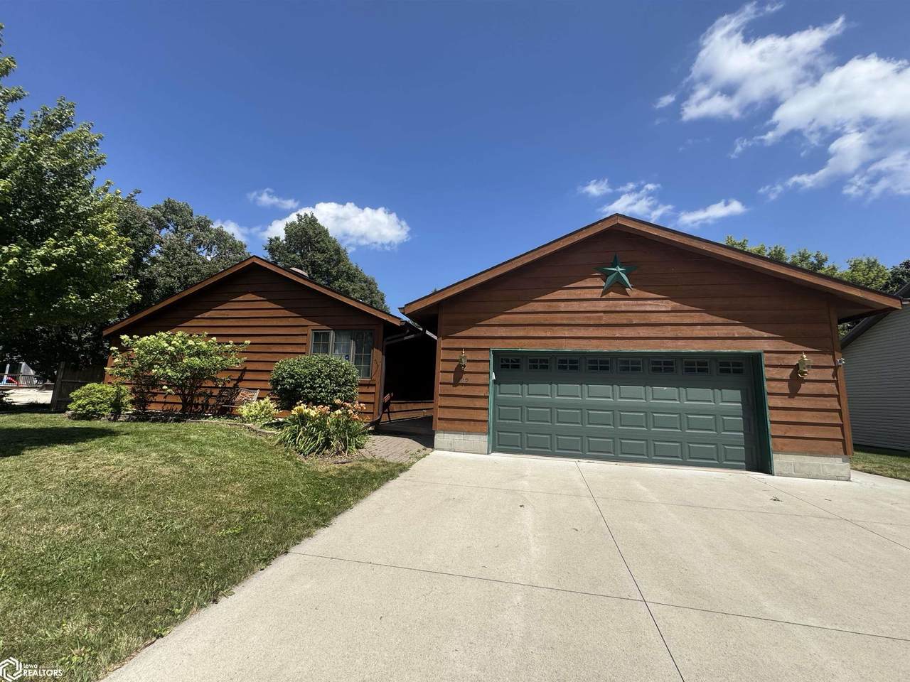 902 15th Street - Photo 1