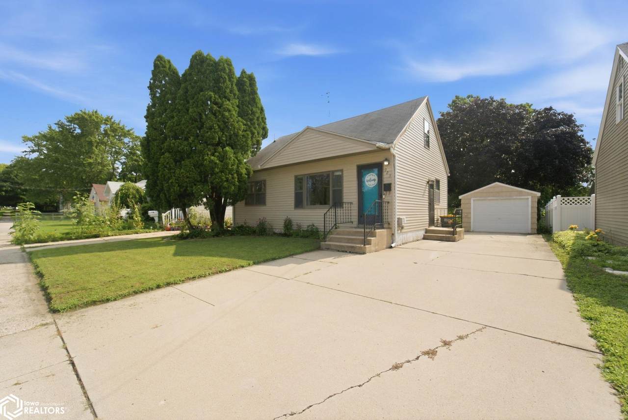 923 Tyler Avenue - Photo 1