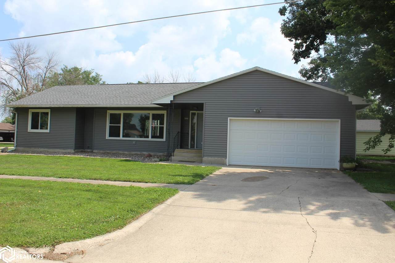 625 Blackstone Drive - Photo 1