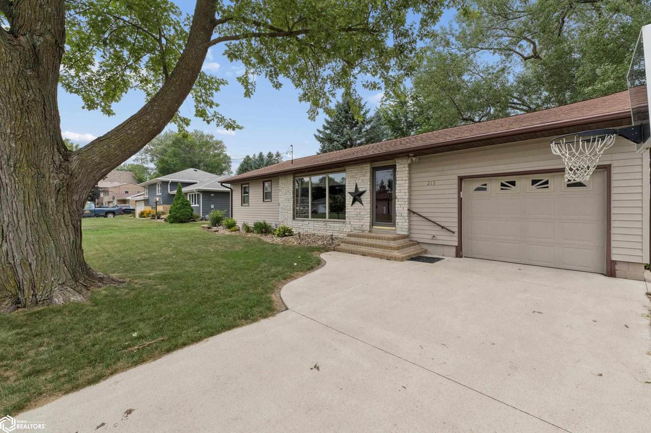 215 Westview Drive - Photo 1