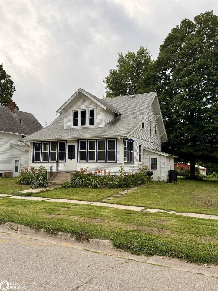 809 9th Street - Photo 1
