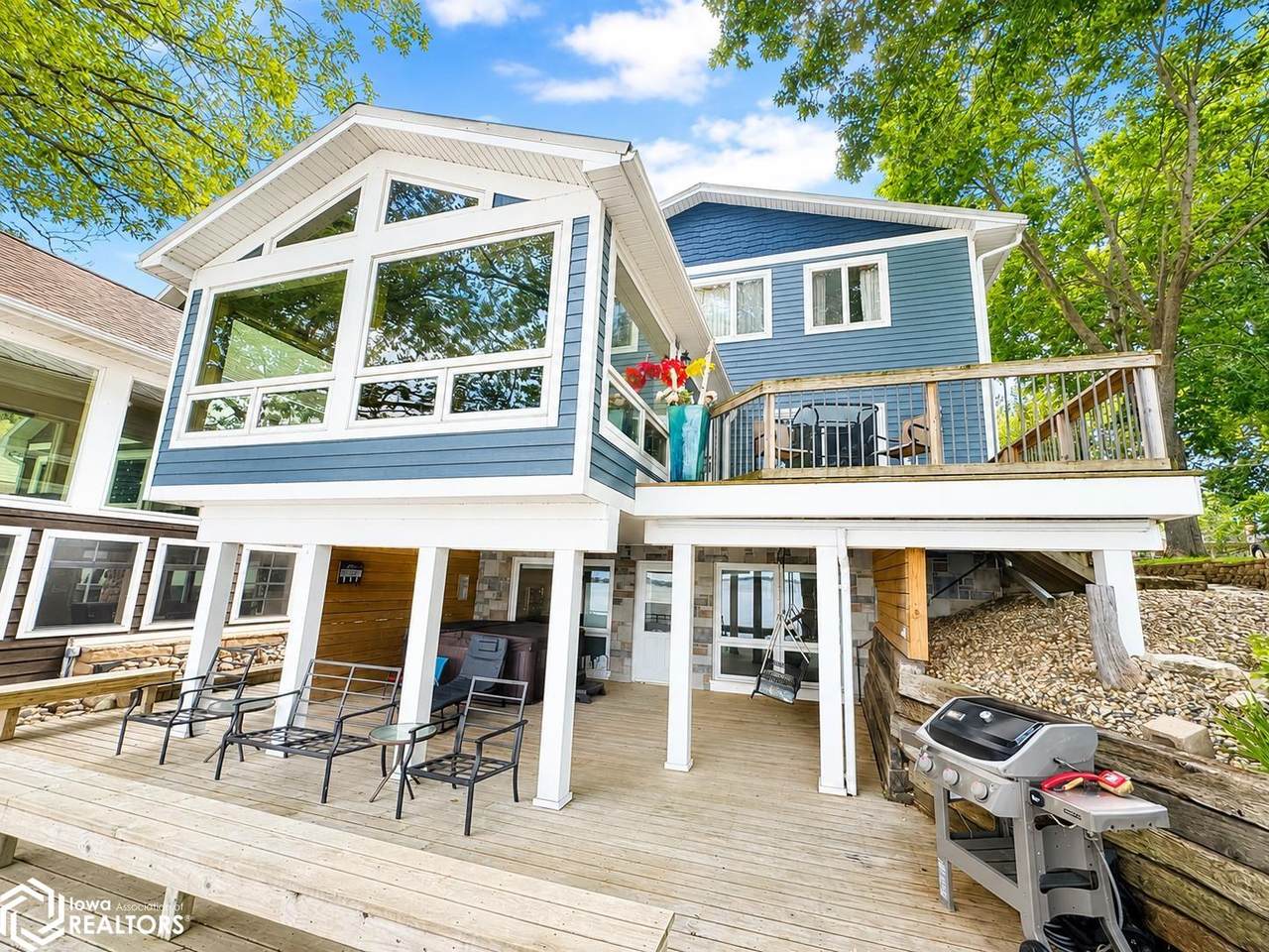 5494 Lakeview Drive - Photo 1