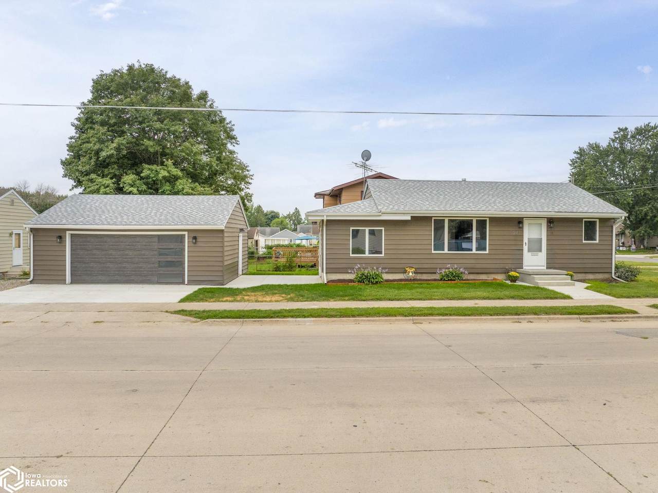 241 27th Street - Photo 1