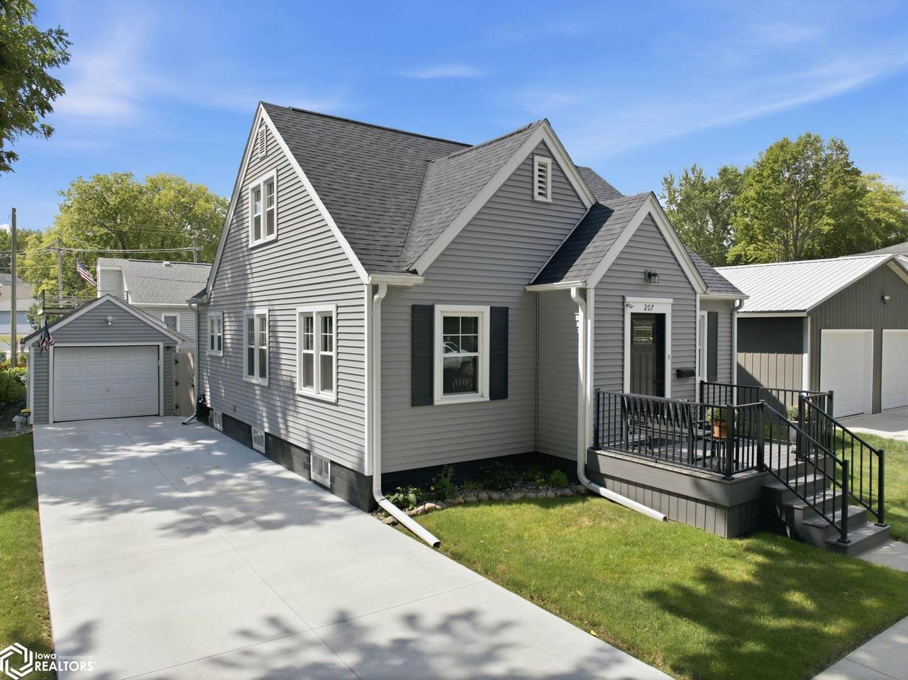 207 7th Street - Photo 1