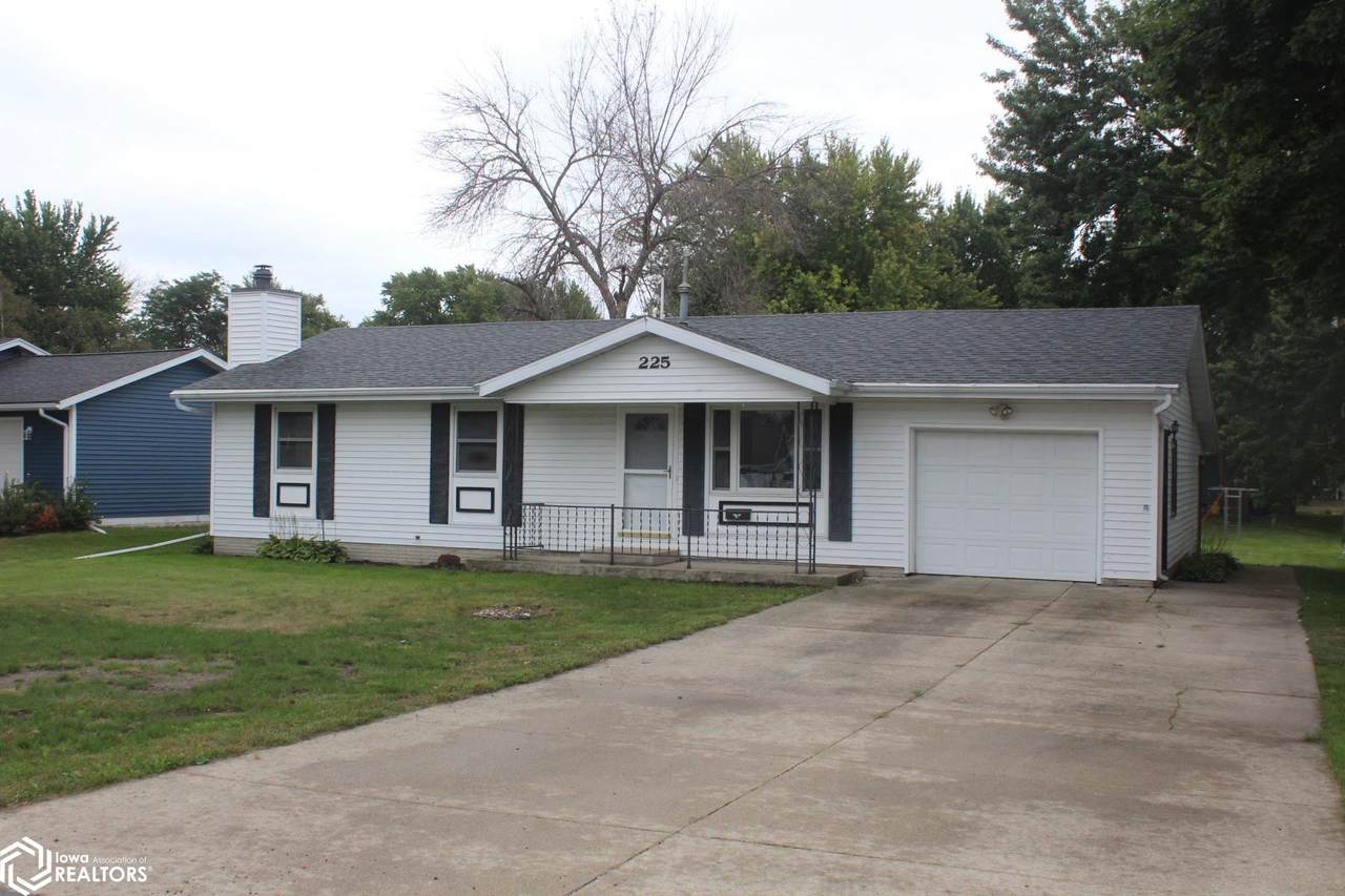 225 Lyons Street - Photo 1