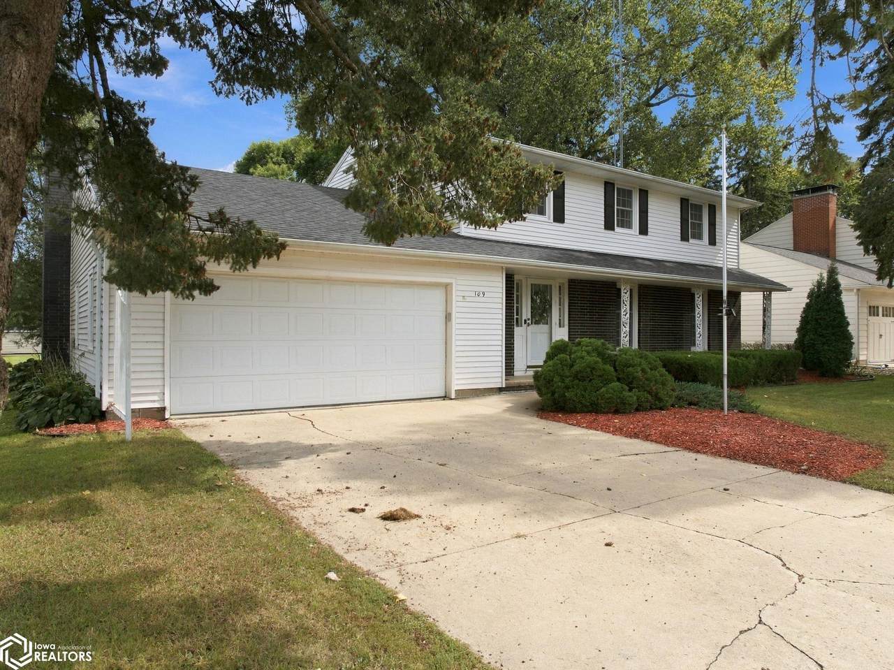 109 Lakeview Drive - Photo 1