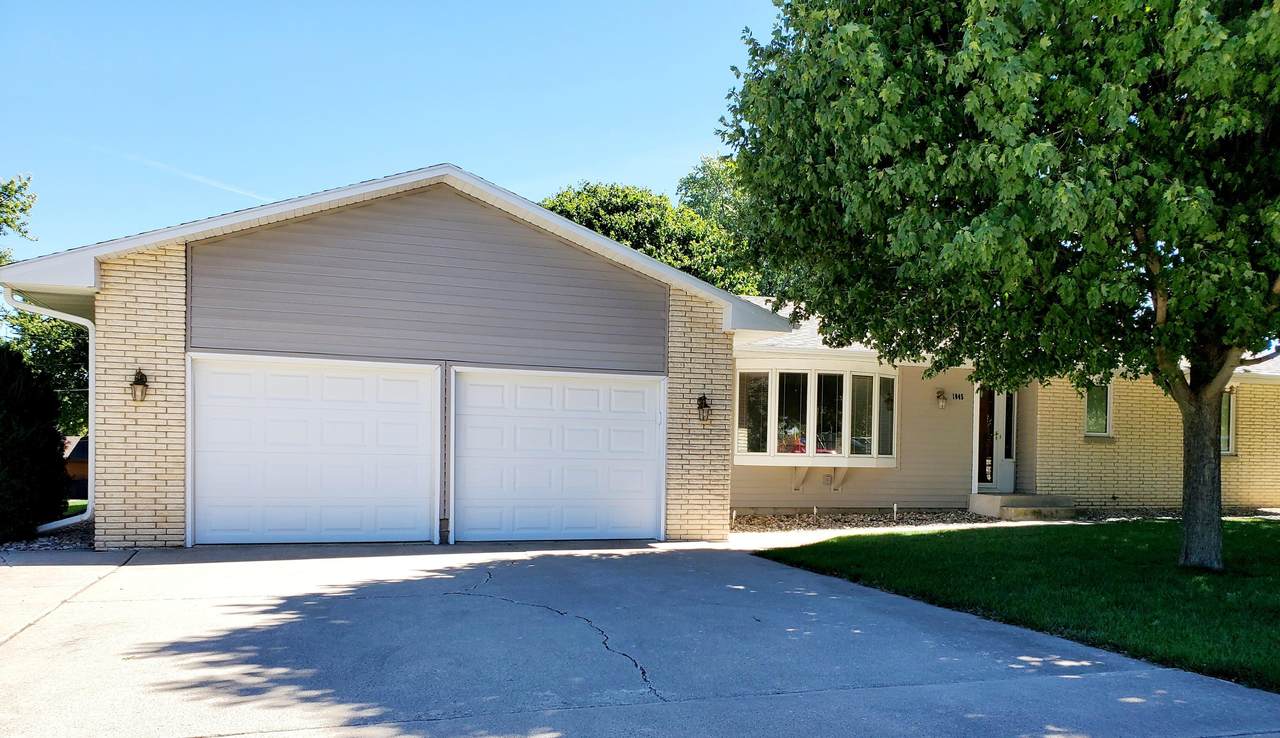 1045 Division Street - Photo 1