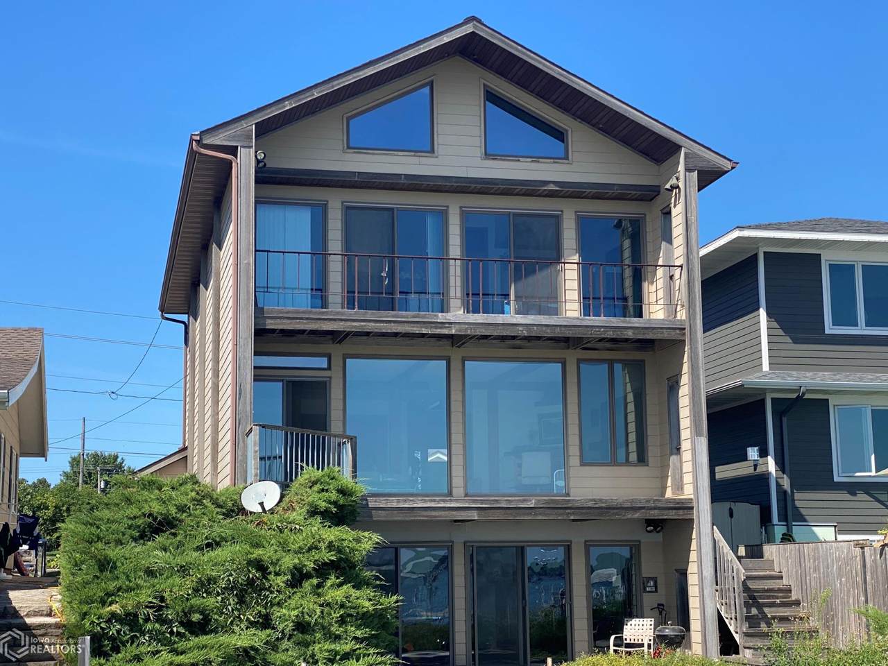917 Shore Drive - Photo 1