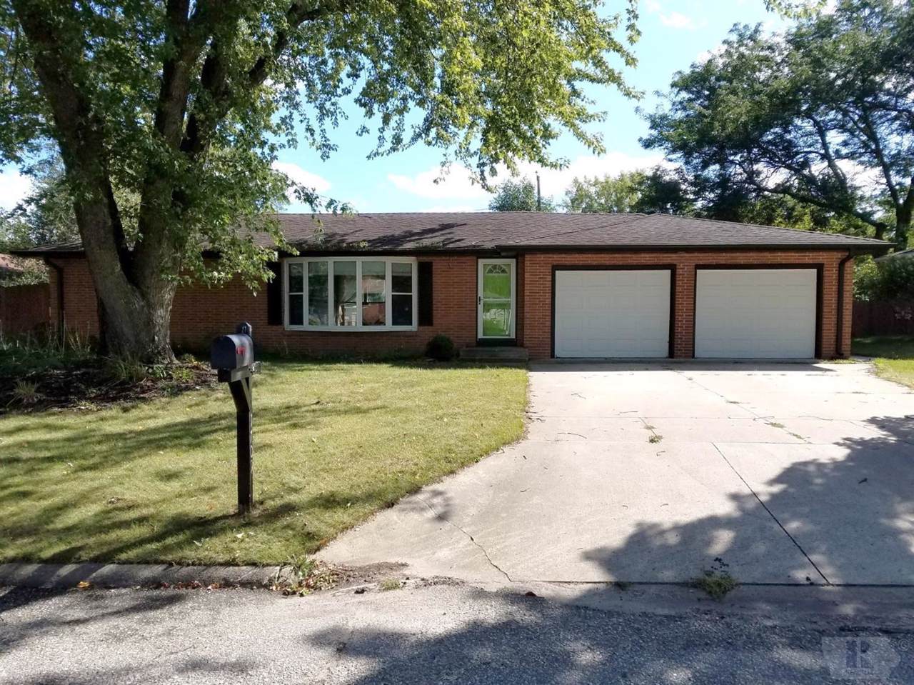 1709 Hillcrest Dr - Photo 1