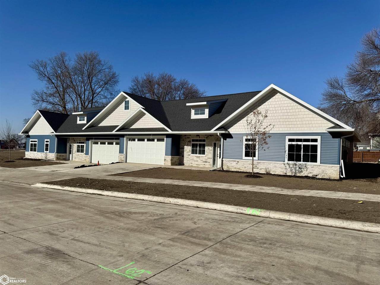 312 27th Pl S - Photo 1